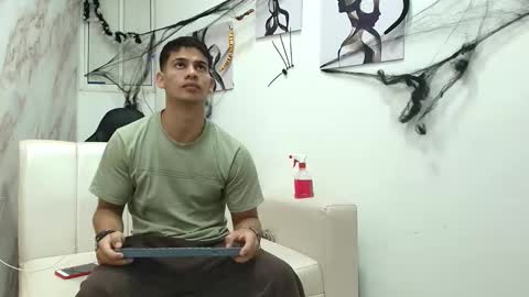 Snapshot of andres_stud777 chatting on 19, 10, 2025 ANDRES online show from 19, 10, 2025