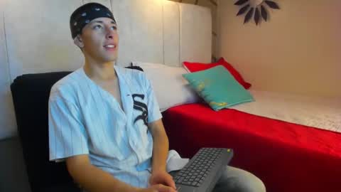 Snapshot of andreuw_wolf chatting on 4, 11, 2025 Andreuw Wolf online show from 4, 11, 2025