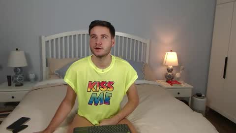 Snapshot of andrew2305 chatting on 30, 9, 2025 Justin Andrew online show from 30, 9, 2025