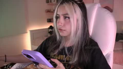 Victoria Senz  online show from 9, 10, 2025