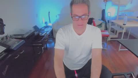 Snapshot of andy0pandi chatting on 5, 10, 2025 Andrew online show from 5, 10, 2025