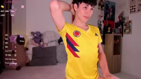 Snapshot of angel_bless19 chatting on 17, 6, 2026 Angel help me with 100 thumbs up online show from 17, 6, 2026