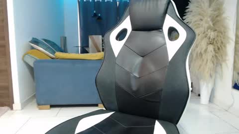 Angel Curl online show from 16, 4, 2026