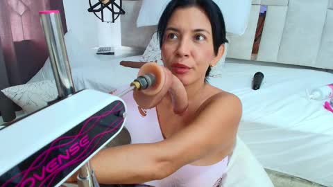 Nicolle  online show from 18, 10, 2025