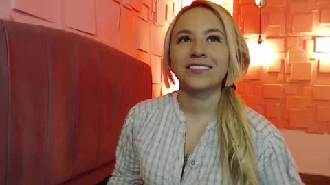 Snapshot of angel_white25 chatting on 14, 12, 2025 Angel online show from 14, 12, 2025