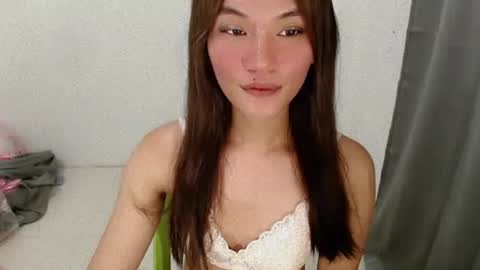 Snapshot of angelacharming_ chatting on 12, 10, 2025 angela online show from 12, 10, 2025