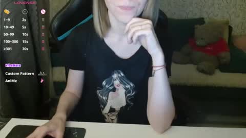 Snapshot of angelcute32 chatting on 30, 10, 2025 AngelCute32 online show from 30, 10, 2025