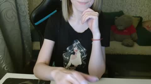 Snapshot of angelcute32 chatting on 6, 11, 2025 AngelCute32 online show from 6, 11, 2025