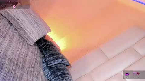Snapshot of angeles_bust chatting on 4, 7, 2026 angeles_bust online show from 4, 7, 2026
