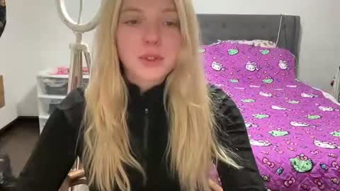 Snapshot of angelgrl444 chatting on 11, 11, 2025 Princess Peach online show from 11, 11, 2025