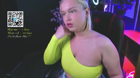 Snapshot of angelic_coy chatting on 9, 4, 2026 Angelic beauty online show from 9, 4, 2026