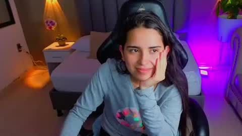 Snapshot of angelica_dymond chatting on 4, 7, 2026 A N G E L I C A online show from 4, 7, 2026
