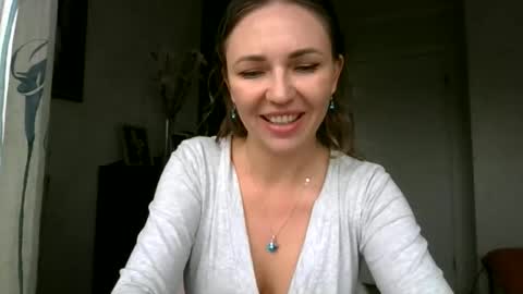 Snapshot of angelinalove28 chatting on 8, 10, 2025 angelinalove28 online show from 8, 10, 2025