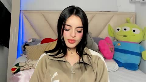 Angeline Smith  online show from 4, 3, 2025