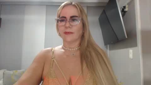 angelinna_12 online show from 11, 9, 2025