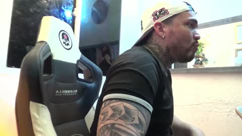 Snapshot of angellatino0 chatting on 5, 1, 2025 angellatino0 online show from 5, 1, 2025