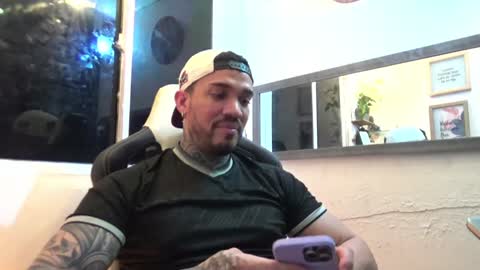Snapshot of angellatino0 chatting on 5, 1, 2025 angellatino0 online show from 5, 1, 2025