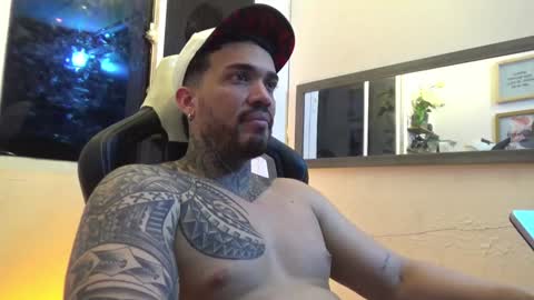 Snapshot of angellatino0 chatting on 12, 1, 2025 angellatino0 online show from 12, 1, 2025