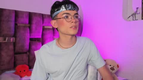 Snapshot of angelocute_ chatting on 3, 1, 2025 Angelo I work from home this is my room  online show from 3, 1, 2025