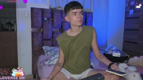 Snapshot of angelocute_ chatting on 25, 1, 2025 Angelo I work from home this is my room  online show from 25, 1, 2025
