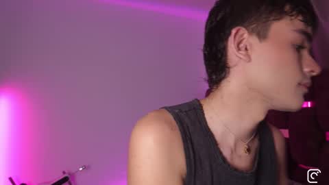 Snapshot of angelocute_ chatting on 17, 9, 2025 Angelo I work from home this is my room  online show from 17, 9, 2025