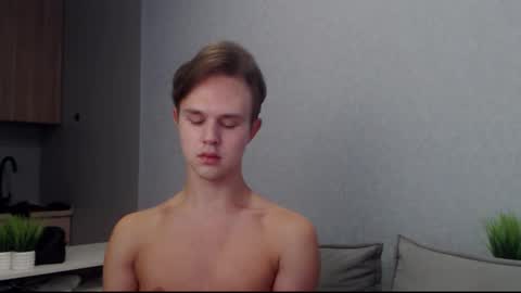 Snapshot of angelraaay chatting on 3, 10, 2025 Angel online show from 3, 10, 2025