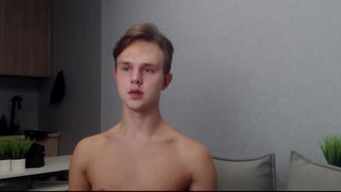 Snapshot of angelraaay chatting on 10, 10, 2025 Angel online show from 10, 10, 2025