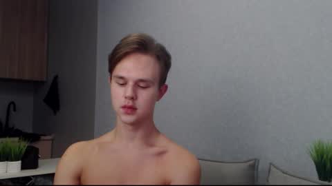 Snapshot of angelraaay chatting on 16, 10, 2025 Angel online show from 16, 10, 2025