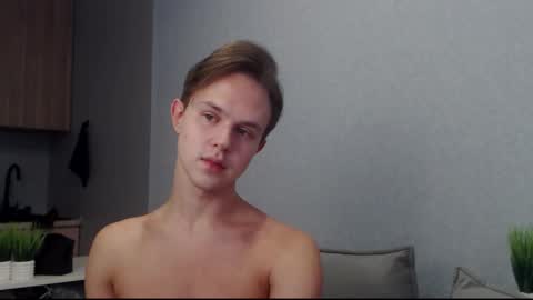 Snapshot of angelraaay chatting on 17, 10, 2025 Angel online show from 17, 10, 2025