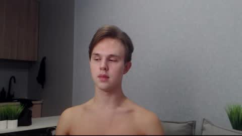 Snapshot of angelraaay chatting on 21, 10, 2025 Angel online show from 21, 10, 2025