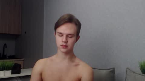 Snapshot of angelraaay chatting on 4, 12, 2025 Angel online show from 4, 12, 2025