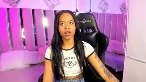 Snapshot of angelsmia_ chatting on 27, 9, 2025  MIA available content ask online show from 27, 9, 2025