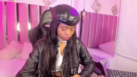 Snapshot of angelsmia_ chatting on 30, 9, 2025  MIA available content ask online show from 30, 9, 2025