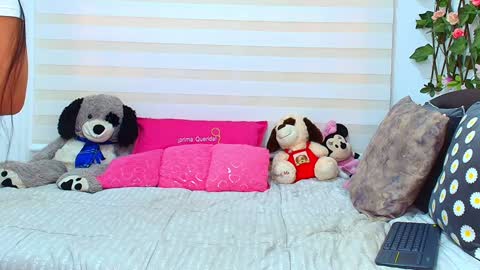 laura  online show from 23, 11, 2025