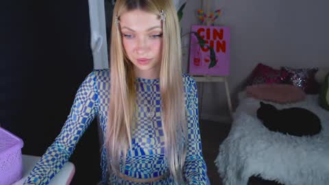 Snapshot of anita_moon_ chatting on 9, 4, 2026 anita_moon_ online show from 9, 4, 2026