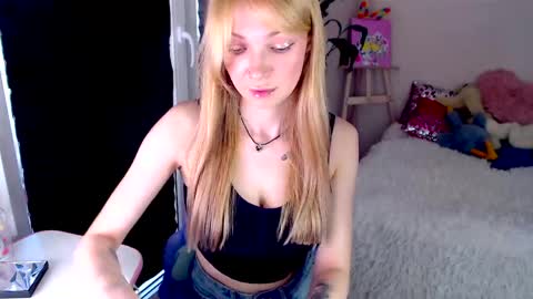 Snapshot of anita_moon_ chatting on 23, 5, 2026 anita_moon_ online show from 23, 5, 2026