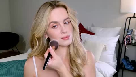 Snapshot of anitafischer chatting on 12, 10, 2025 Anita online show from 12, 10, 2025