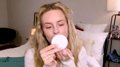 Snapshot of anitafischer chatting on 29, 10, 2025 Anita online show from 29, 10, 2025