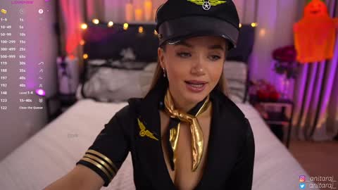 Im Anita thumb up me please its important online show from 28, 10, 2025