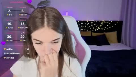 ann_woood online show from 28, 7, 2026
