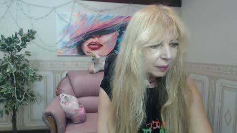Anna Ditrih online show from 30, 12, 2024
