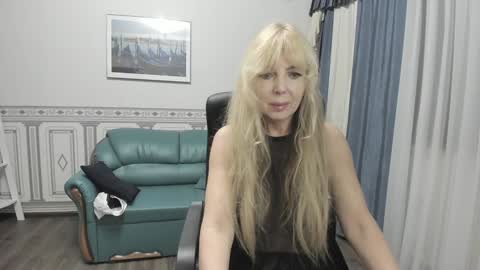 Anna Ditrih online show from 4, 1, 2025