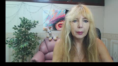 Anna Ditrih online show from 23, 1, 2025
