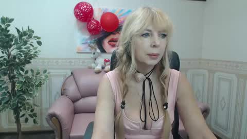 Anna Ditrih online show from 15, 2, 2025