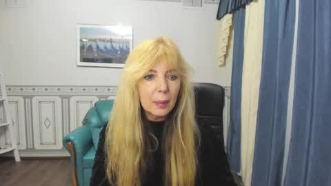 Anna Ditrih online show from 7, 3, 2025