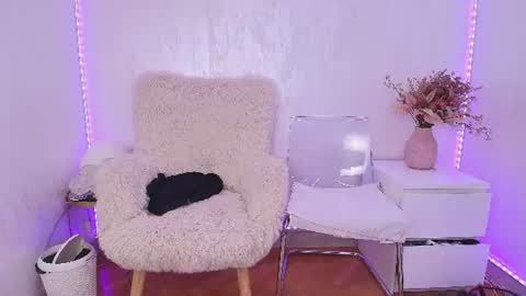 Snapshot of anna_lewis chatting on 8, 7, 2026 Anna online show from 8, 7, 2026