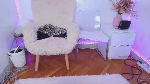 Snapshot of anna_lewis chatting on 9, 7, 2026 Anna online show from 9, 7, 2026