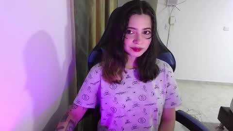 Snapshot of annacrow chatting on 4, 10, 2025 Anna online show from 4, 10, 2025