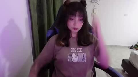 Snapshot of annacrow chatting on 9, 10, 2025 Anna online show from 9, 10, 2025