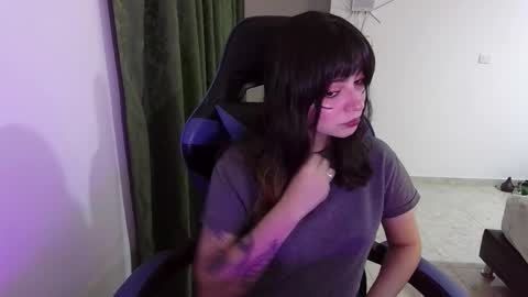 Snapshot of annacrow chatting on 12, 10, 2025 Anna online show from 12, 10, 2025